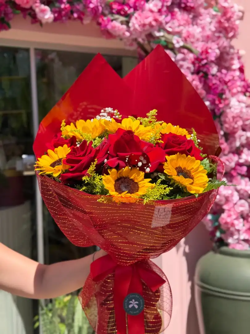 Buquê Rosas e Girassóis