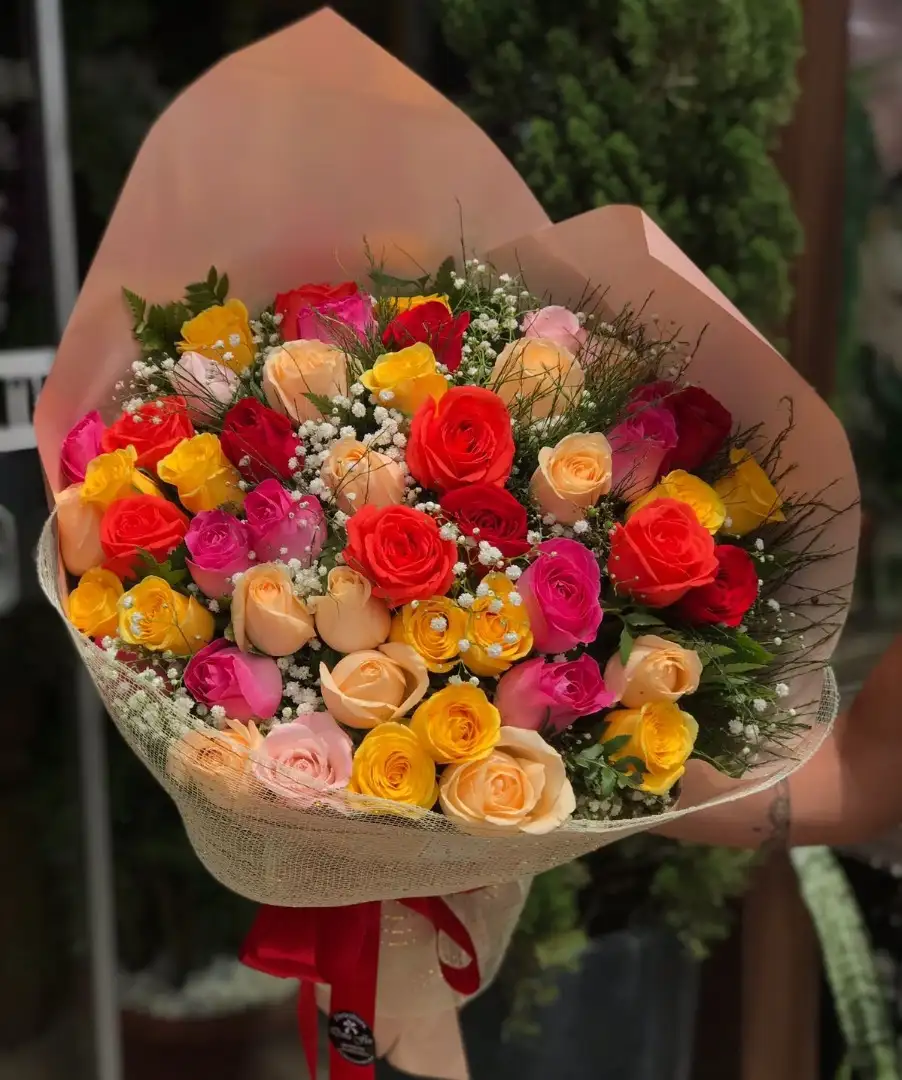 Buquê 50 Rosas Coloridas