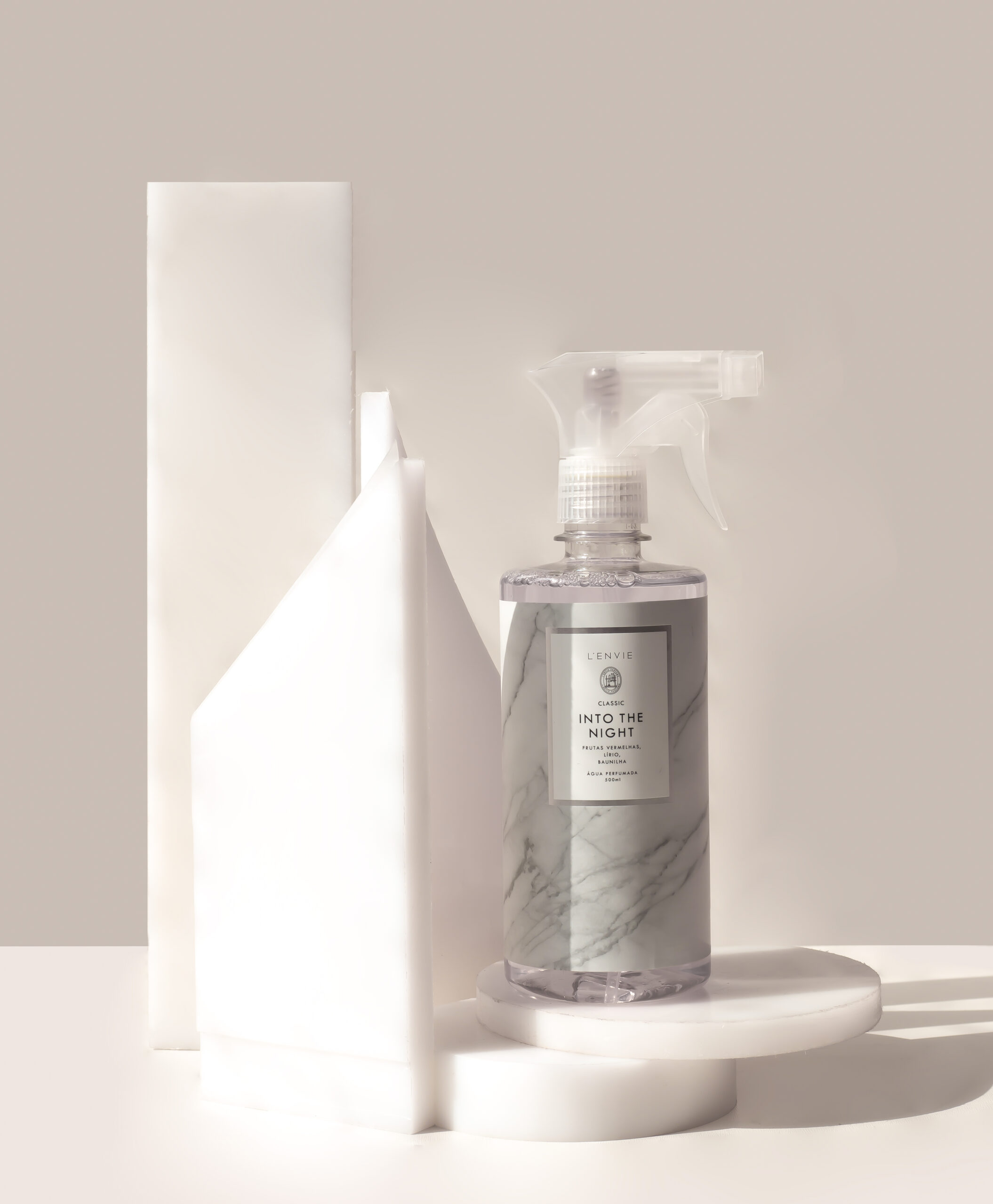 Água – Into the Night