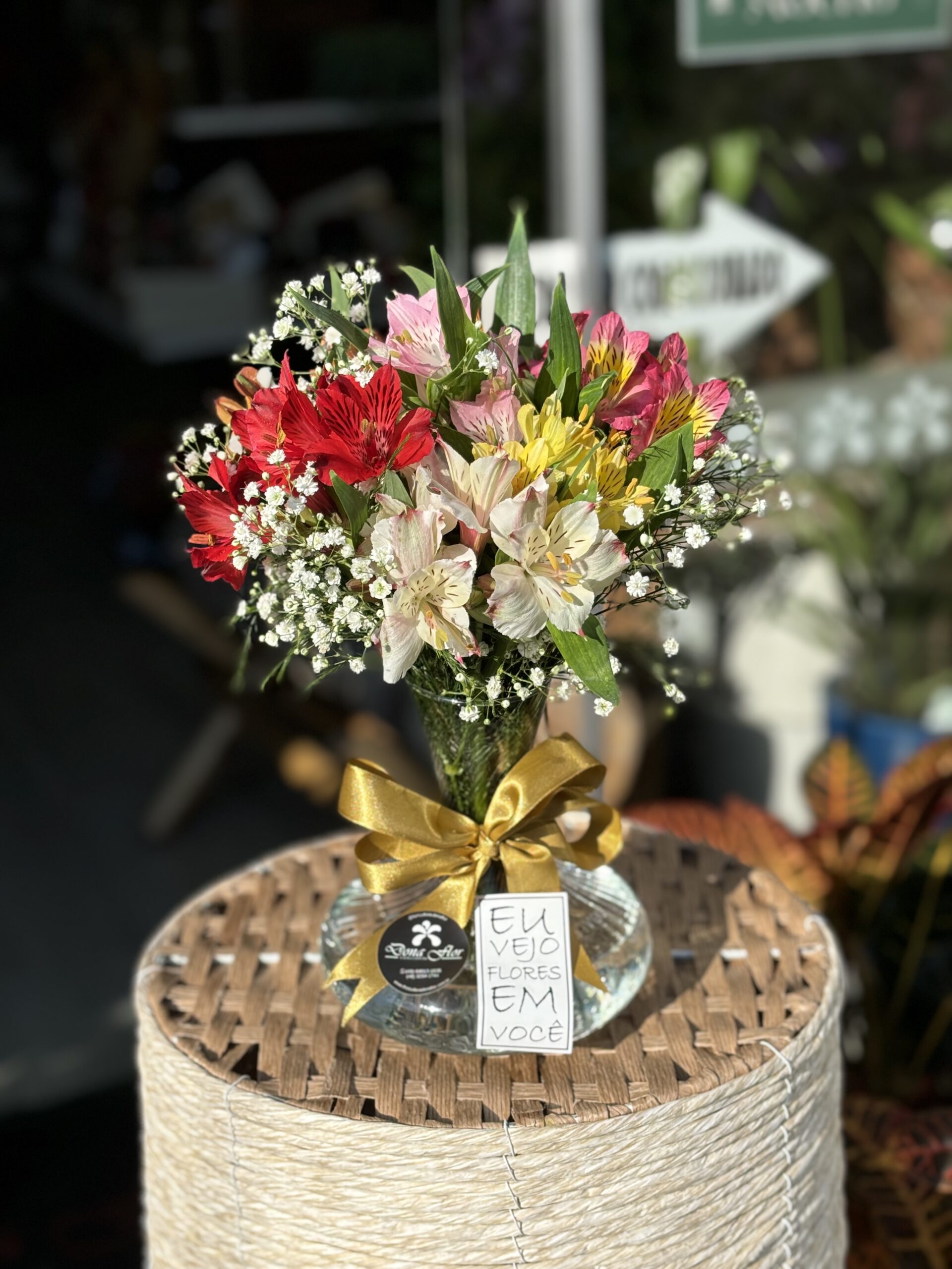 Arranjo Delicadeza em Astromélias